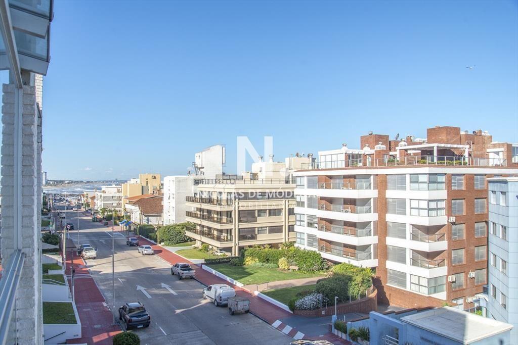 Vende apartamento de 3 dormitorios en Península