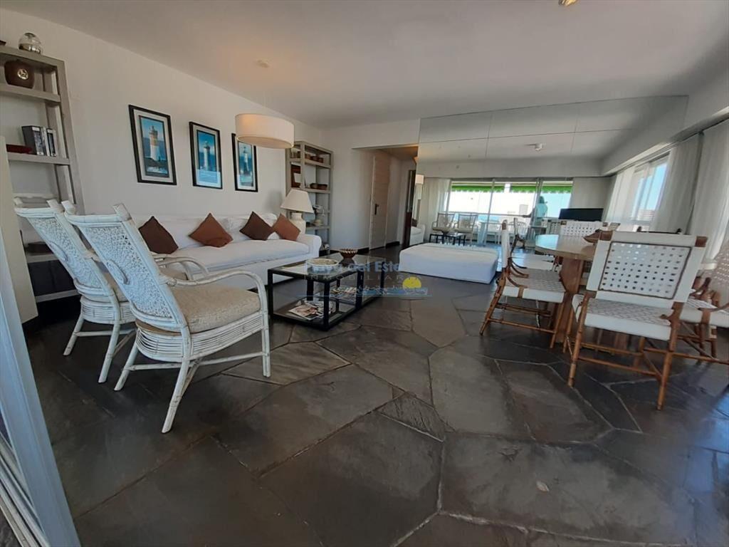 Apartamento de 3 dormitorios en Venta en Punta ,