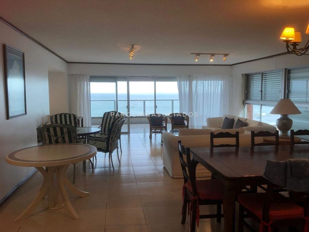 Hermoso apartamento de 3 dormitorios en venta al