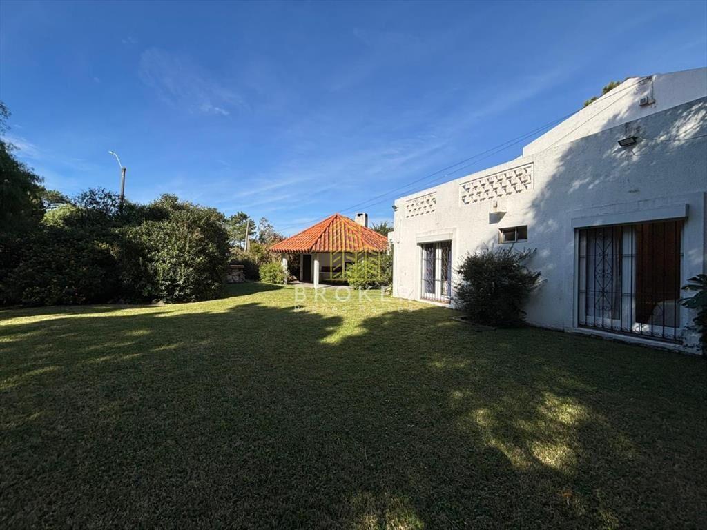 Alquiler anual casa en zona Playa Mansa