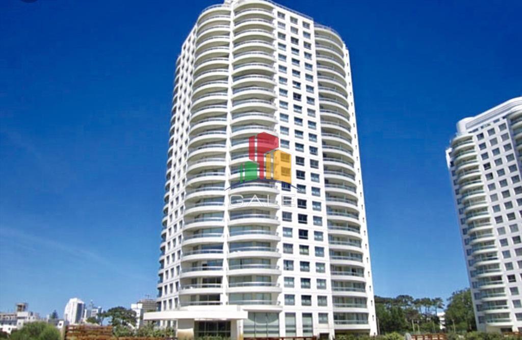 Apartamento en piso Alto en Torre Ocean Drive, 3