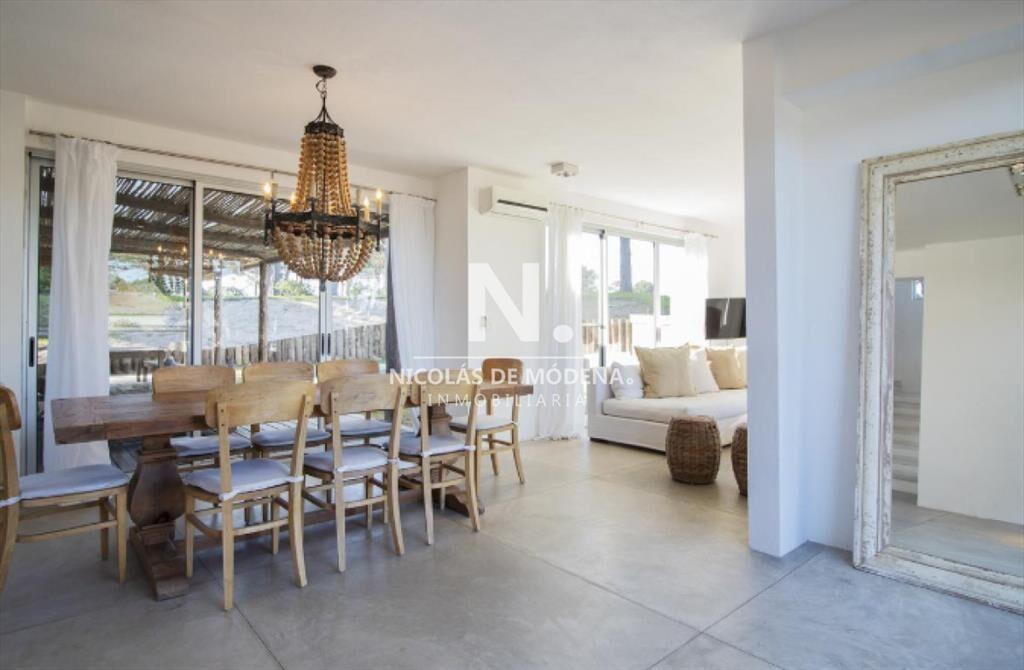 En venta casa de 4 dormitorios en Pinar del Faro.