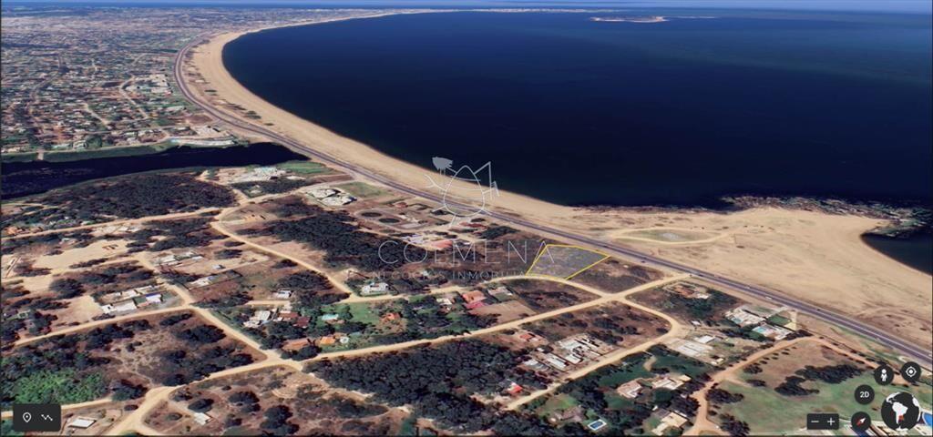 Terreno en primera fila Playa Mansa - Apto