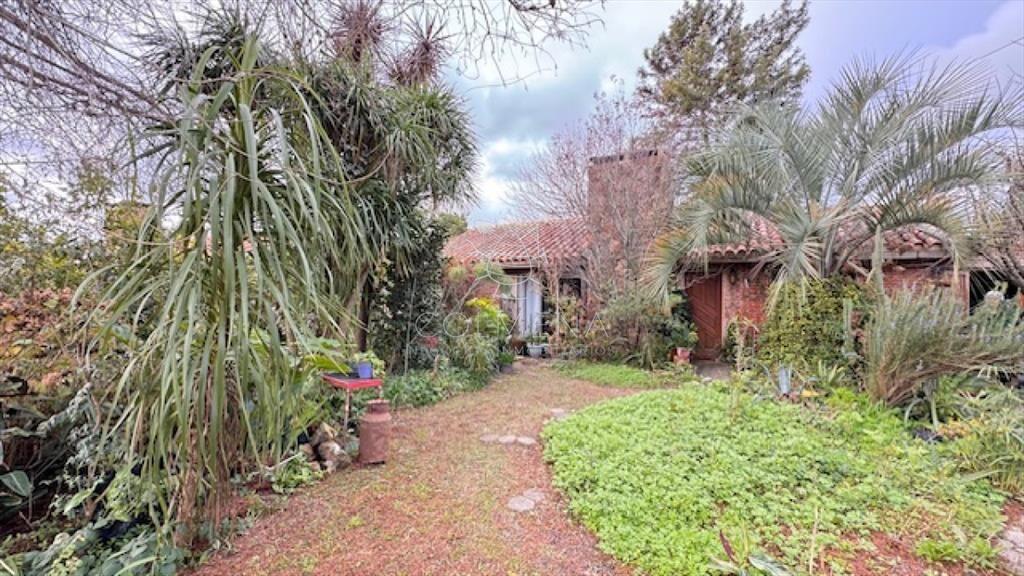 Casa cerca de colegio en pinares - se permuta por