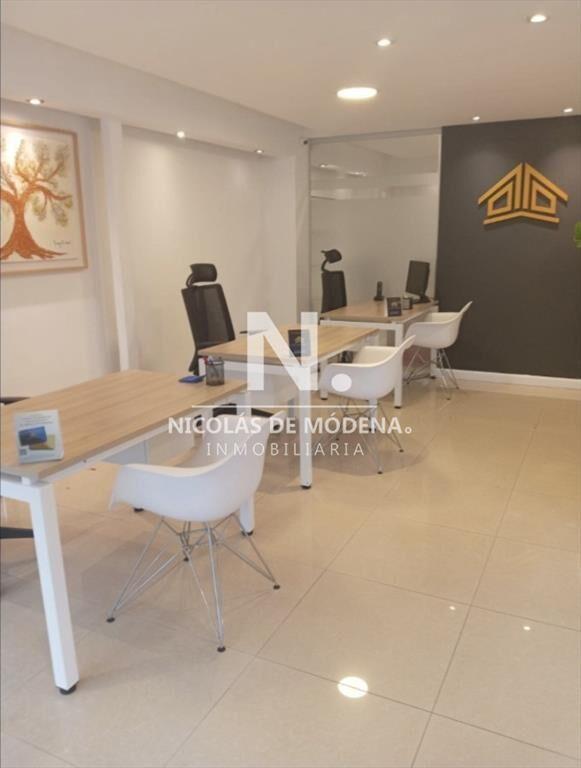 En venta local de 100m2 en Av. Italia, Punta del