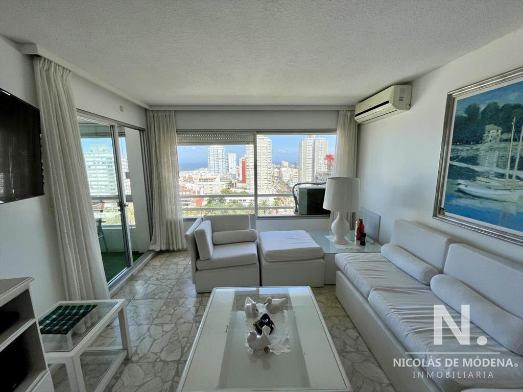 Venta Departamento - 3 dormitorios 2 baños - Peninsula