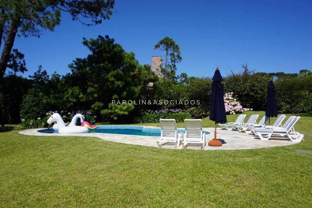 Casa en venta de gran residencia a pasos de la playa Brava