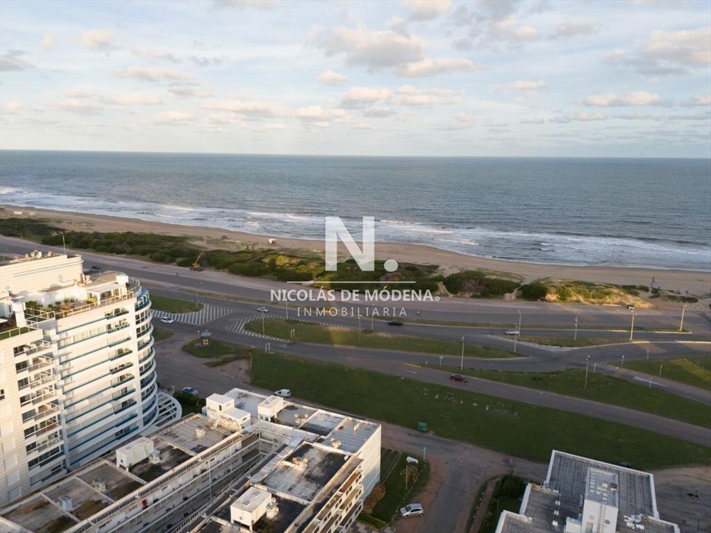 Lanzamiento, Playa Brava - Torre Manglar Albor, 2
