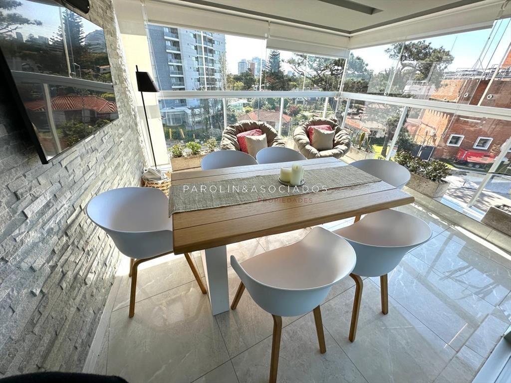 Apartamento en venta de 2 dormitorios en edificio
