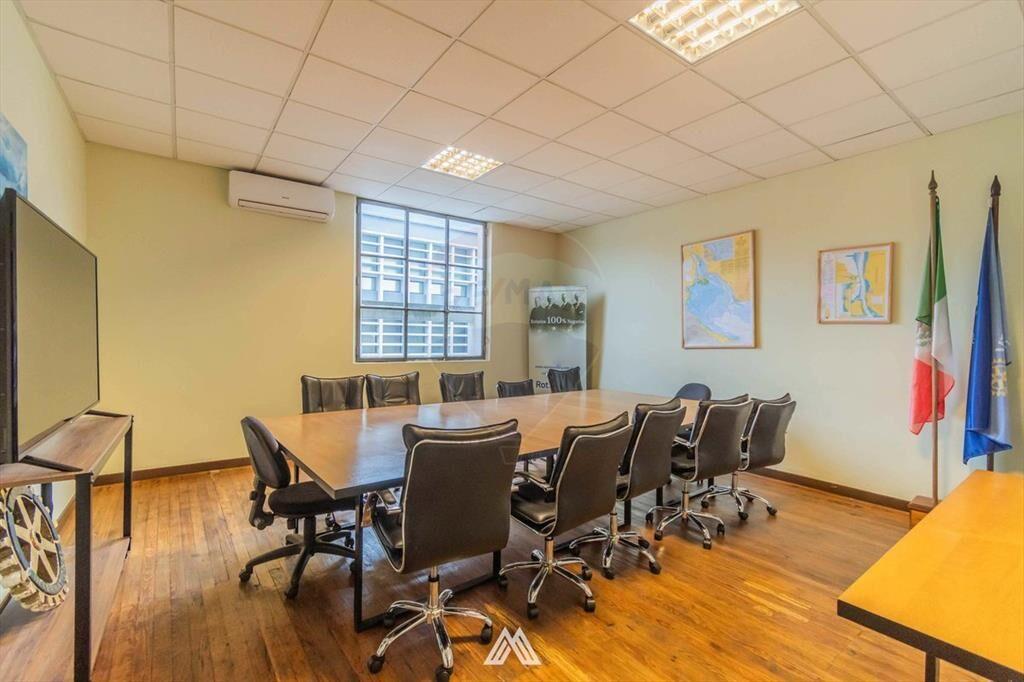 VENTA SEMIPISO DE OFICINAS EQUIPADO EN CENTRO