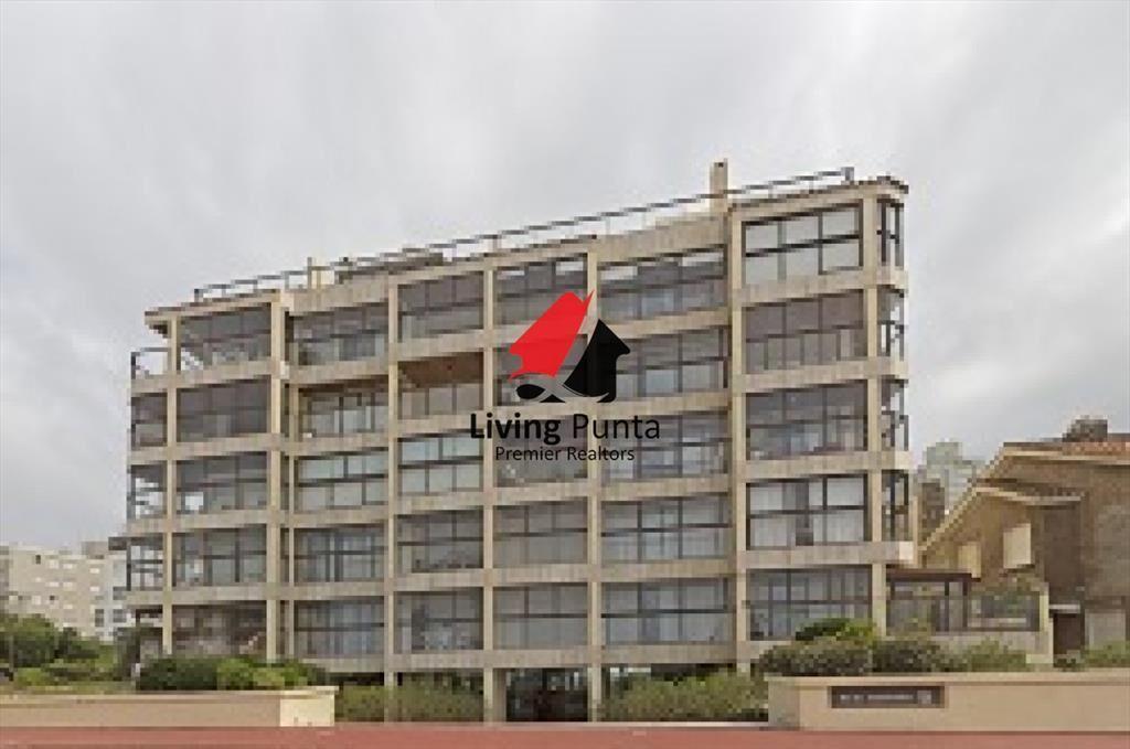 Vende apartamento impecable de 3 dormitorios con