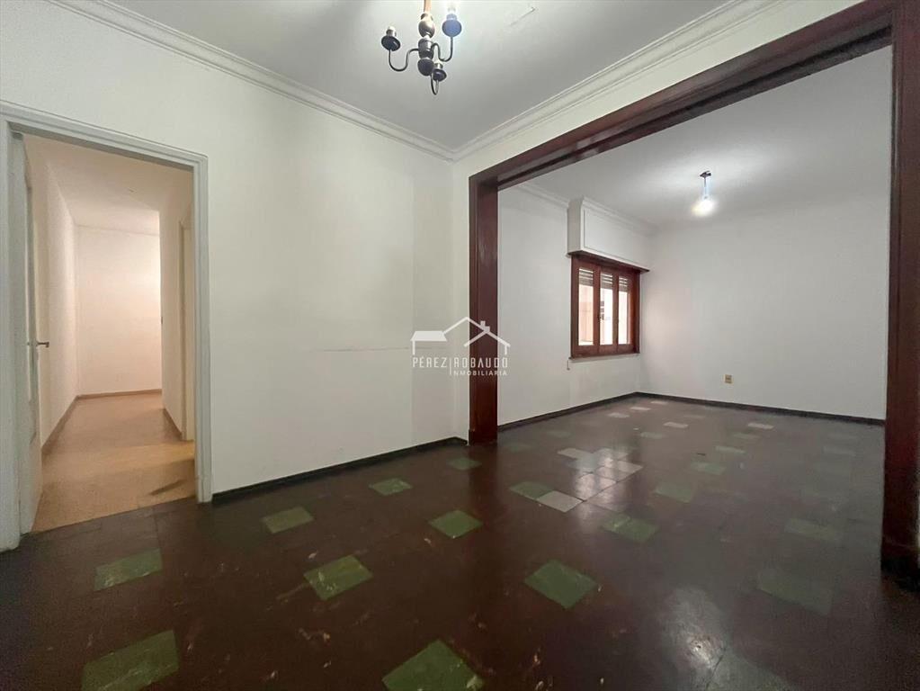 Venta apartamento 3 dormitorios al frente. Tres Cruces