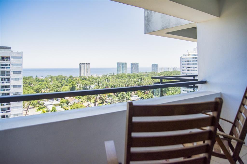 Vende apto de 2 dormitorios con vista al mar en