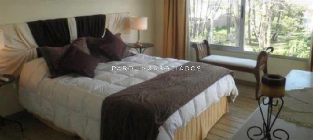 Casa en venta de 5 dormitorios, La Barra-Punta del Este