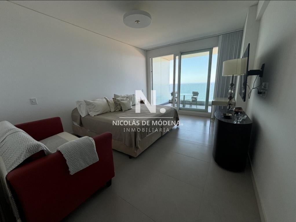Vende apartamento de 3 dormitorios con vista al mar en Brav