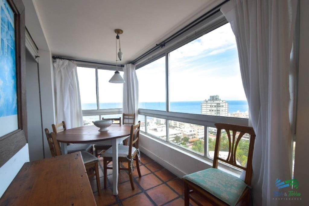 Apartamento de 3 dormitorios con vista al mar del