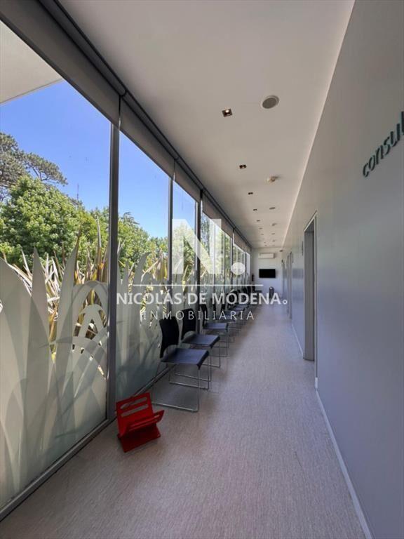 En venta casa tipo clinica en excelente en Punta