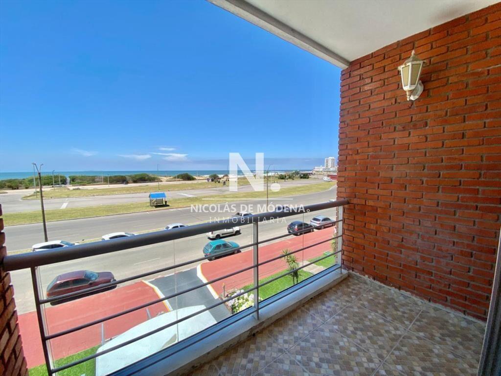 Apartamento de 2 dormitorio y medio en Primera de