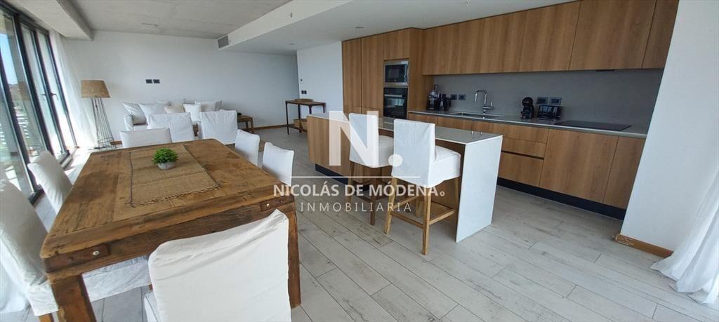 Vende apartamento de 2 dormitorios frente al mar