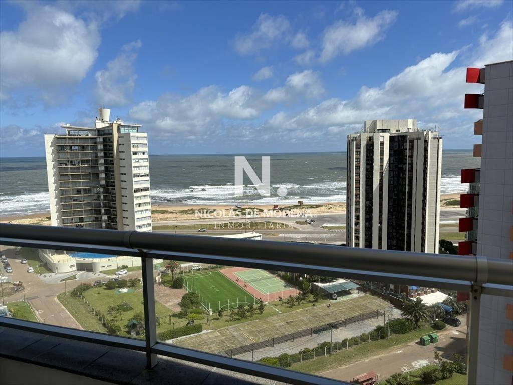 Vende Apartamento de 2 dormitorios en la brava Av