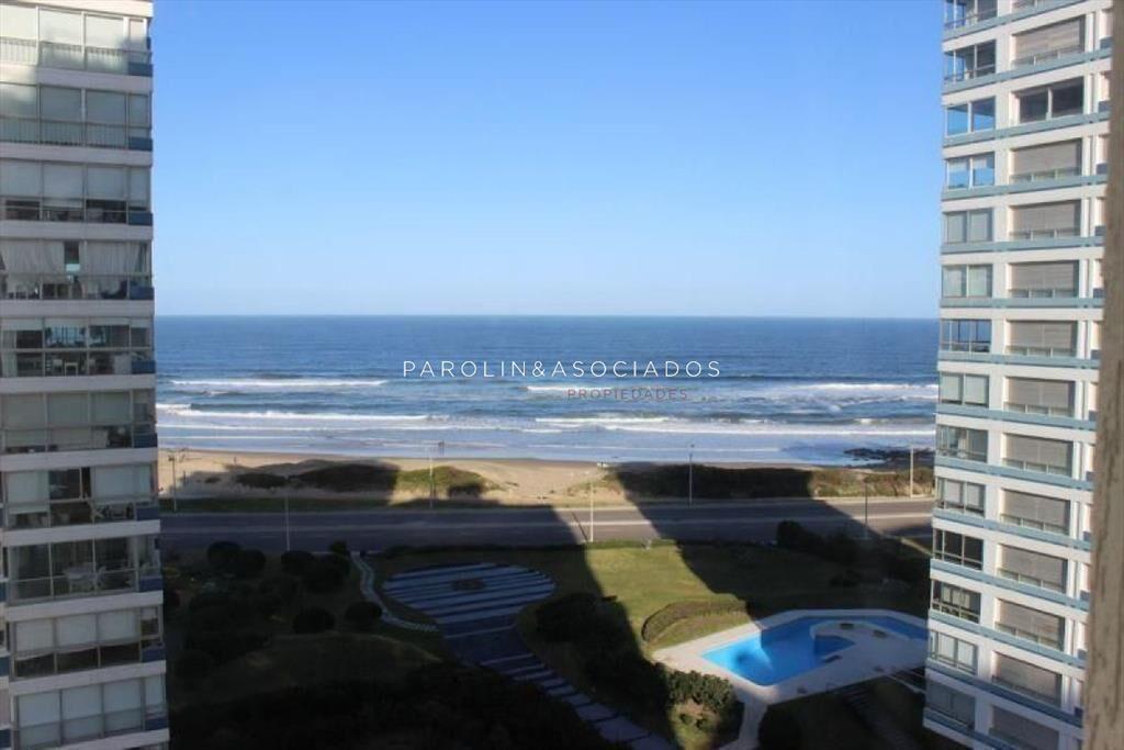 Apartamento en venta de 3 dormitorios en Ocean Tower, Punta