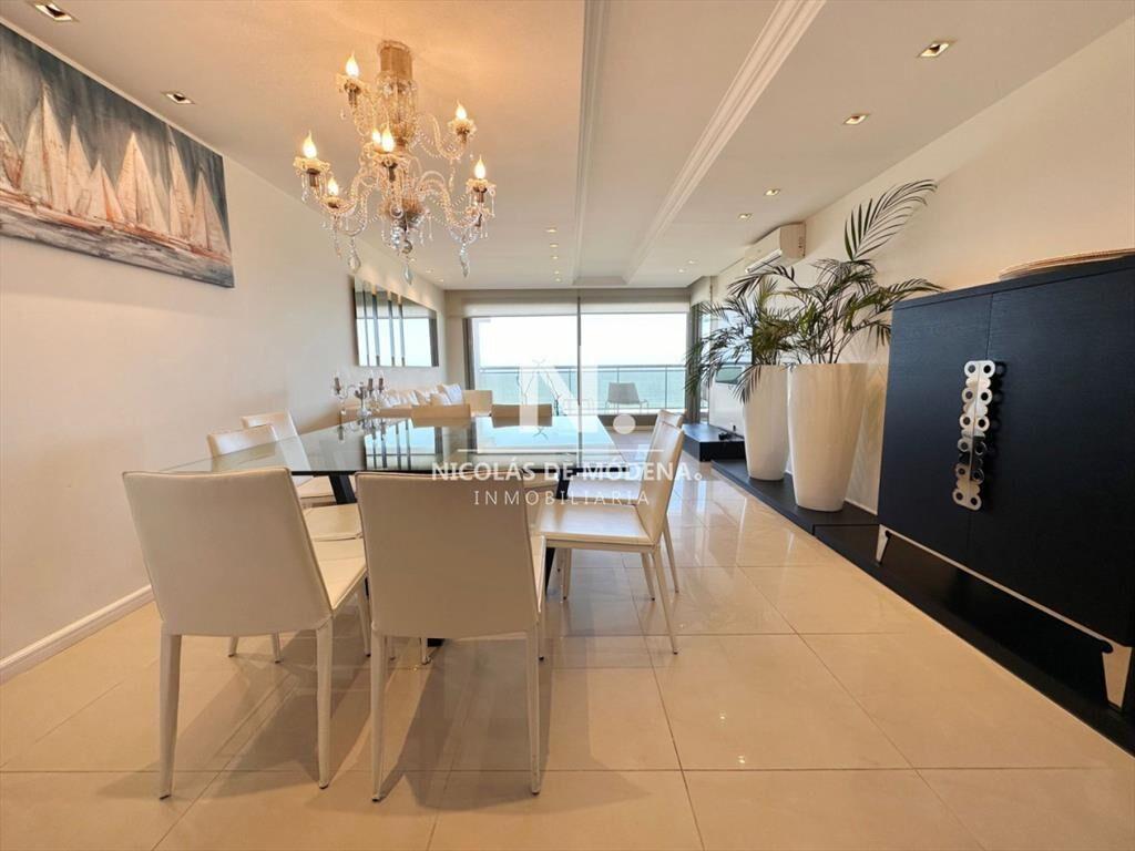 Apartamento en venta de 3 dormitorios en edificio