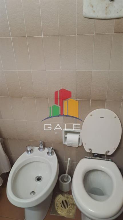 Vende apartamento de 2 dormitorios más servicio