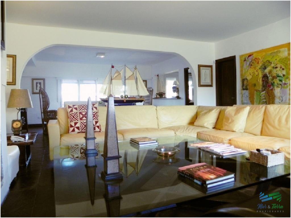 En venta casa 4 dormitorios con piscina, la Punta