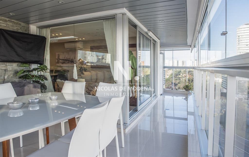 Vende apartamento de 2 dormitorios esquinero en