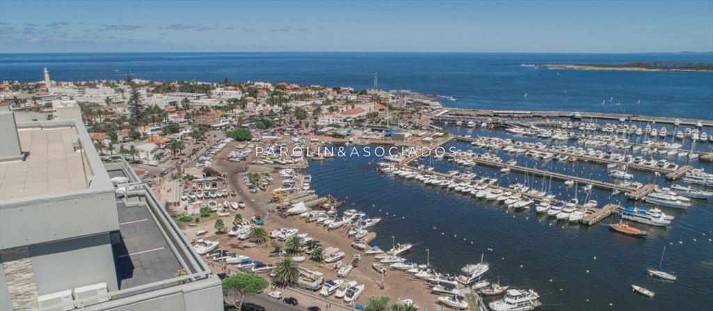 Penthouse en Edificio Monarca con vista al Puerto