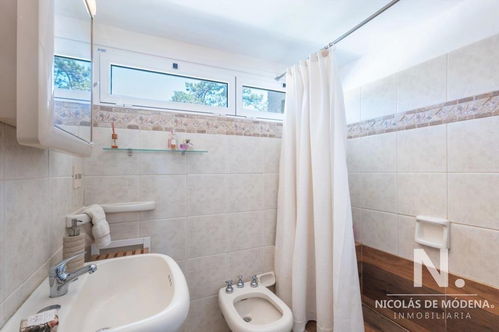 Vendo apartamento tipo casa de 2 dormitorios, reciclado, en
