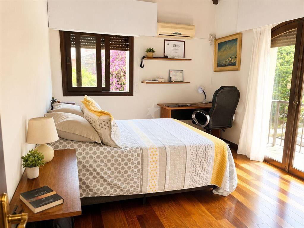 VENTA CASA 4 DORMITORIOS Y SERVICIO COUNTRY JARDINES DE CAR