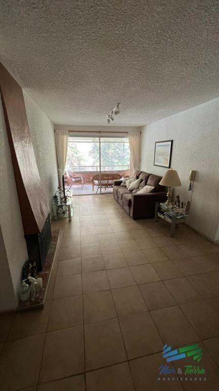 En venta apartamento 3 dormitorios con parrillero