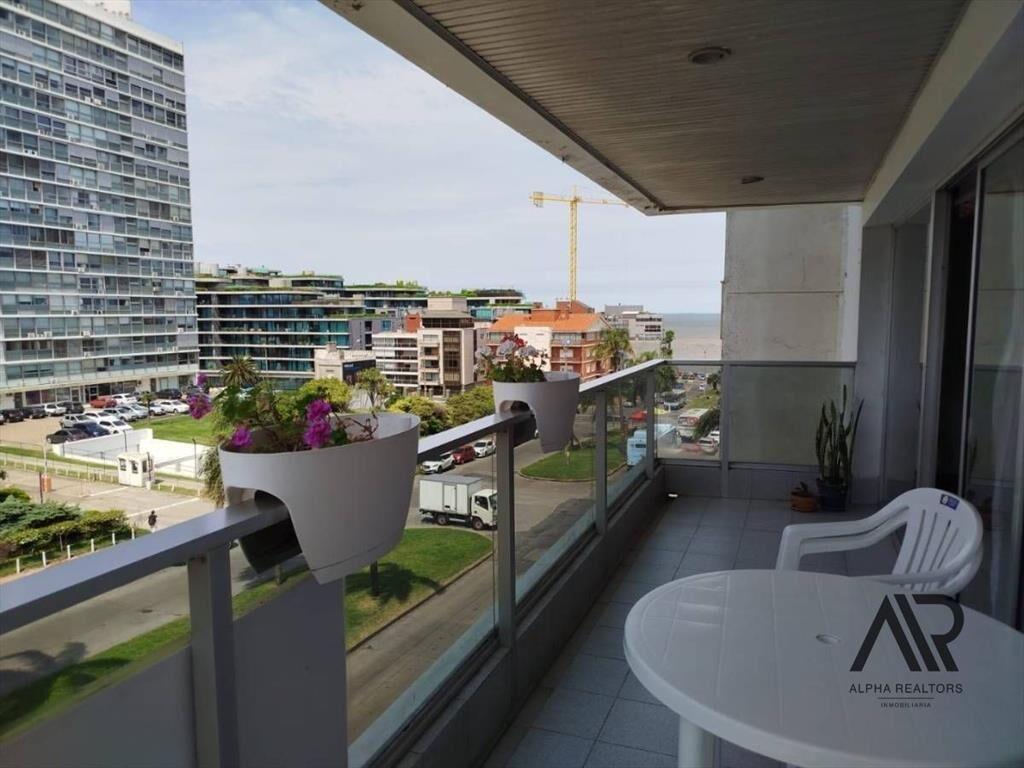 Apartamento 3 Dormitorios en buceo a metros de la rambl...
