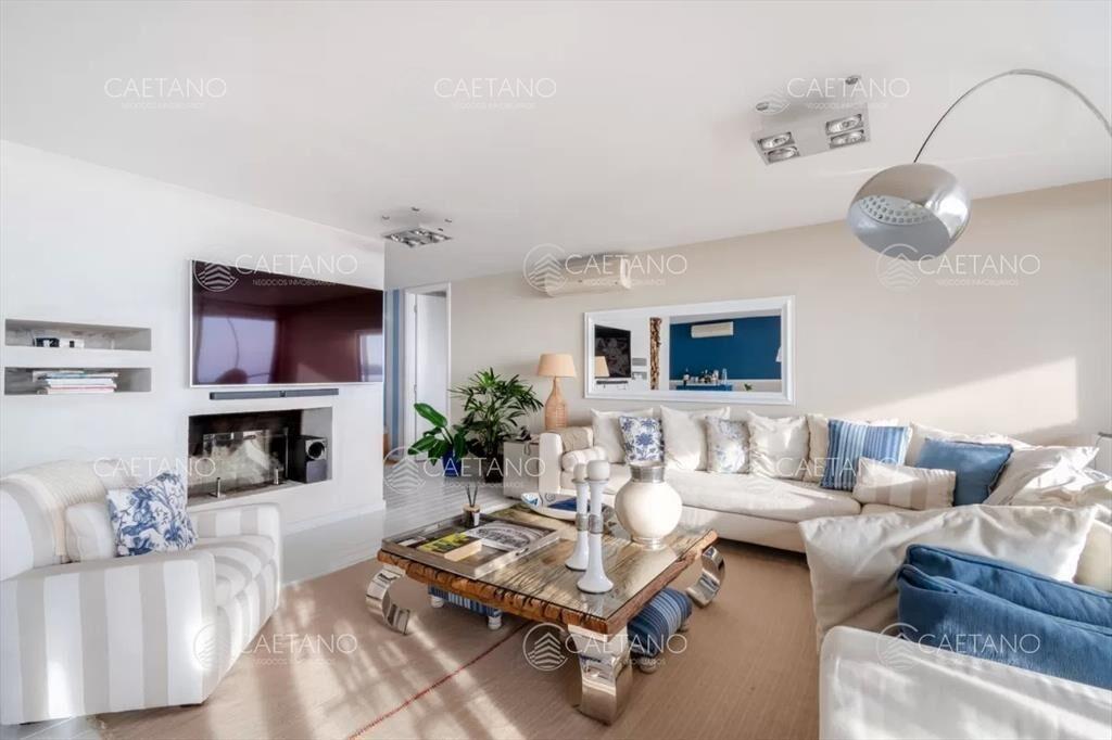 Venta apartamento 3 dormitorios más dependencia