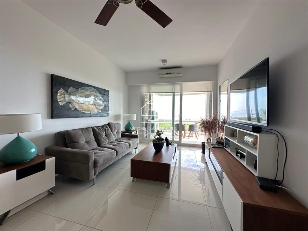 Vende departamento en Azure tower, playa mansa de 2 dormito