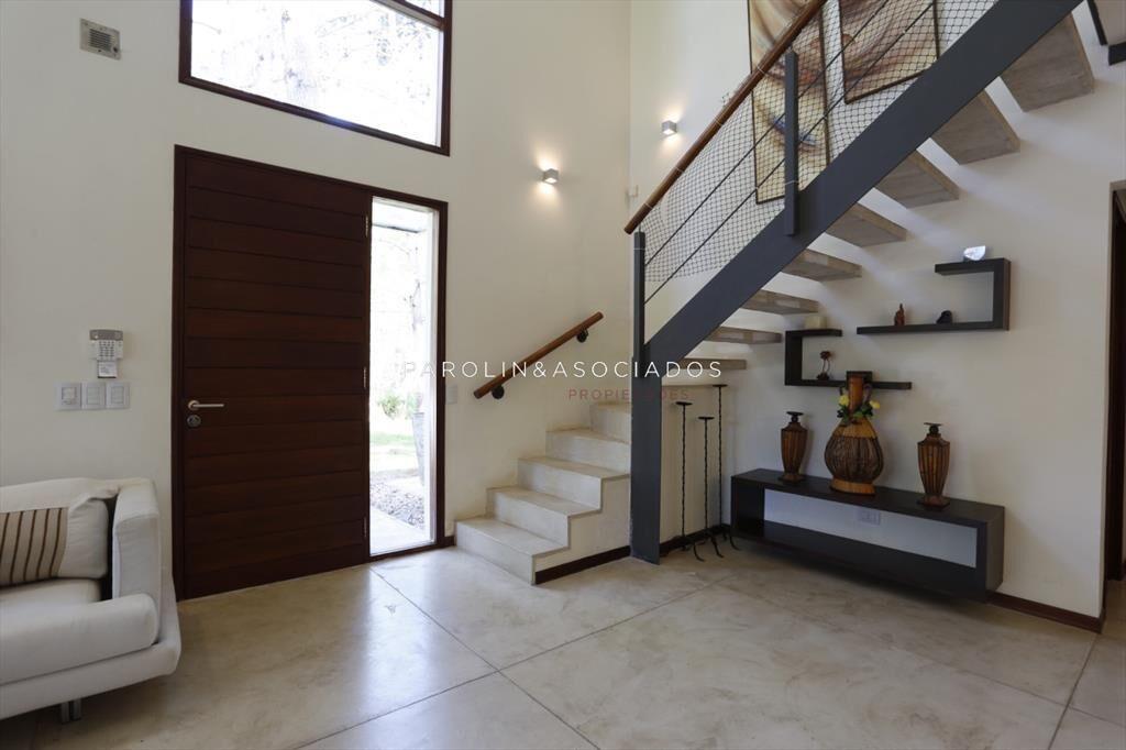 Casa en venta dentro del complejo Solanas.