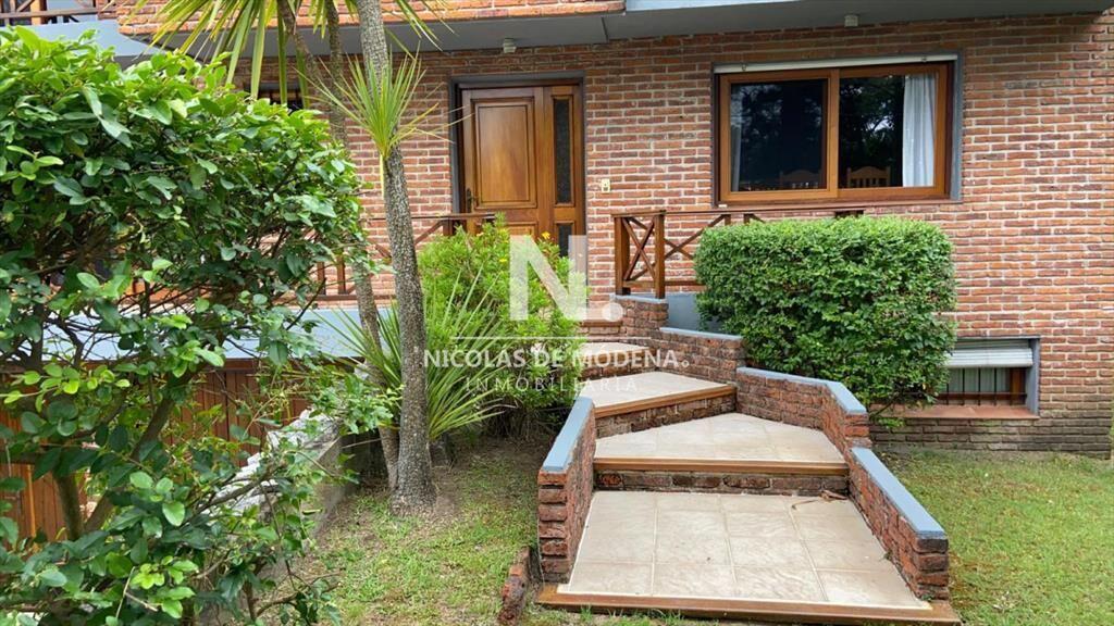 Vende casa en pinares de 4 dormitorios en Punta