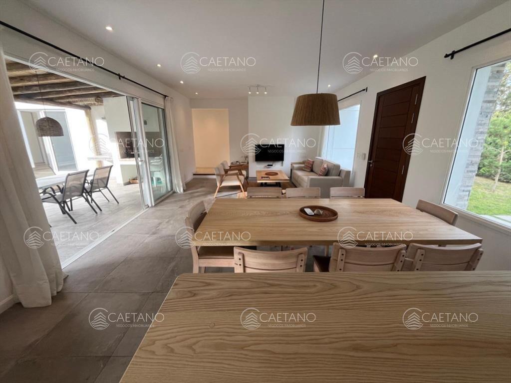 Casa en La Barra: Comodidad y Estilo