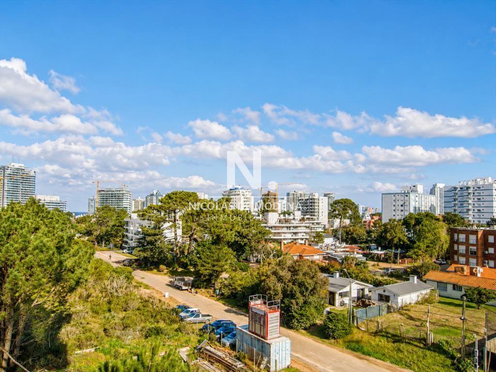 En venta apartamento de 3 dormitorios, en Brava