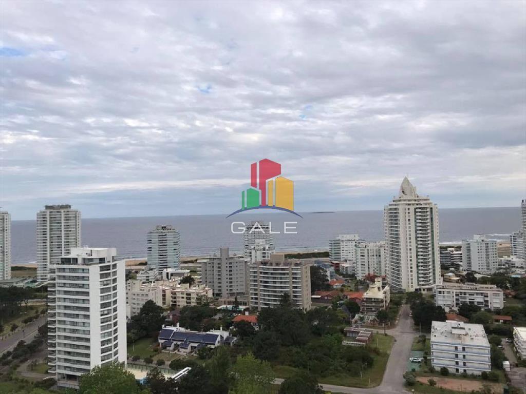 Vende apartamento de 2 dormitorios en Punta del Este con vi
