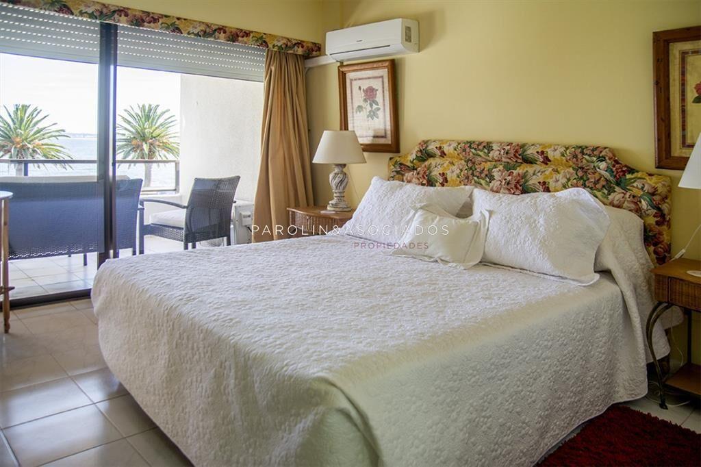 Apartamento de 4 dormitorios en venta con vista