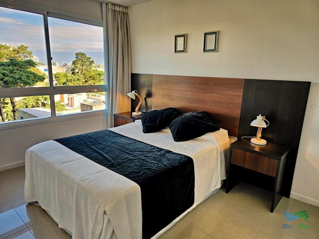 En venta apartamento 1 dormitorio con servicios en Roosevel
