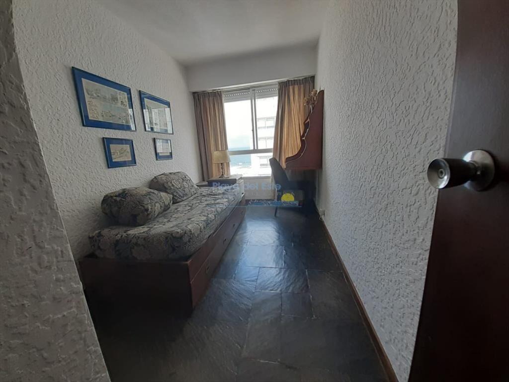 Apartamento en Brava, 3 dormitorios *