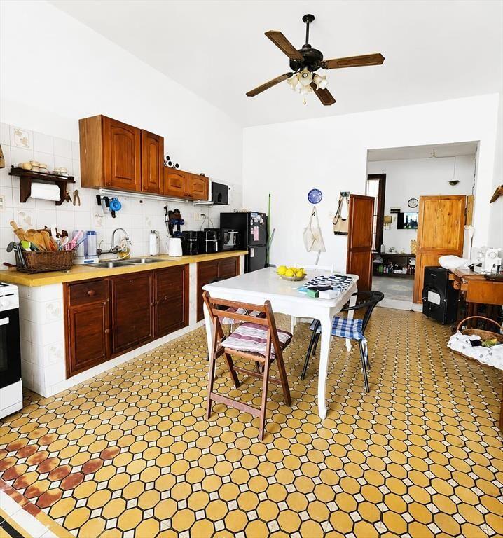 Casa grande en pleno centro con local comercial