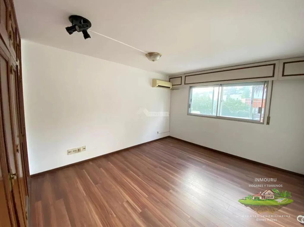 Apartamento en Venta de 5 Dormitorios en Rambla de Punta Ca