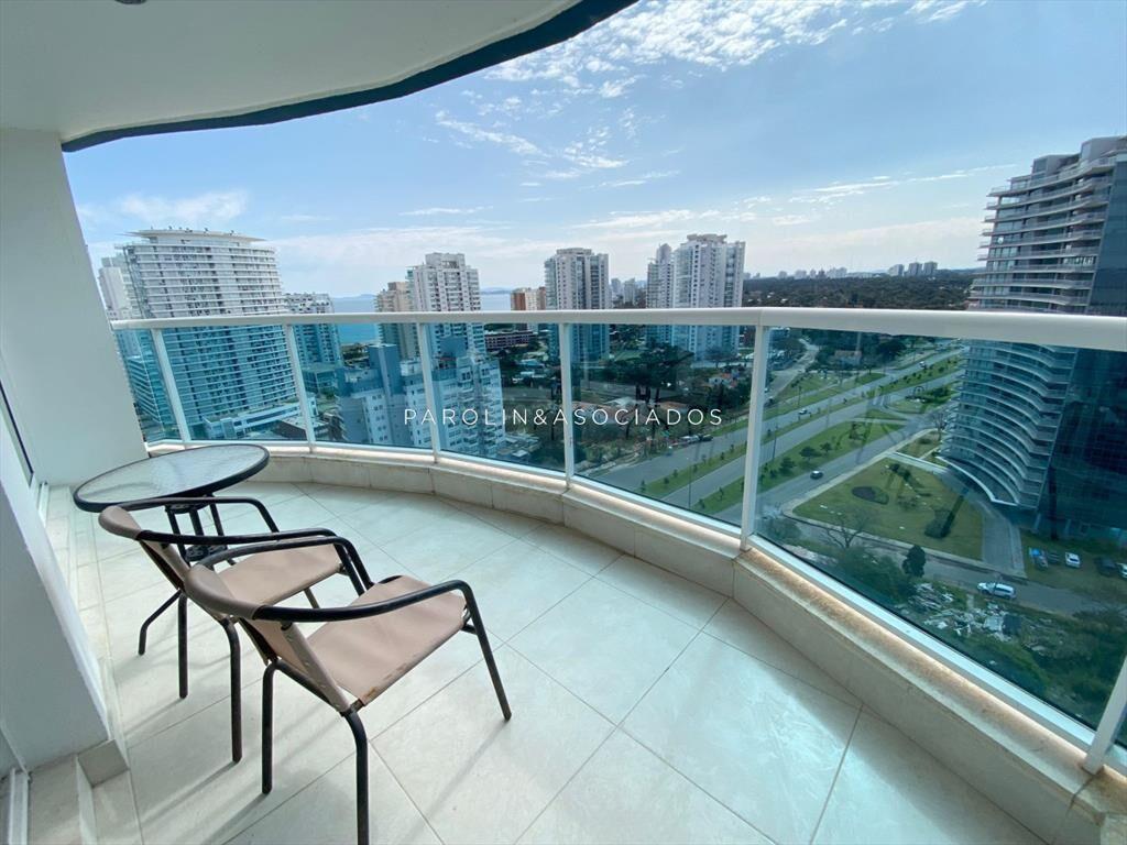 Apartamento en venta con 2 suites en Casino Punta