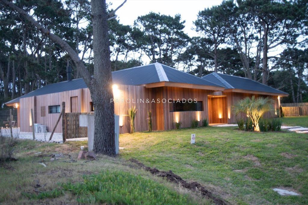 Hermosa casa en venta con 4 dormitorios en Pinar
