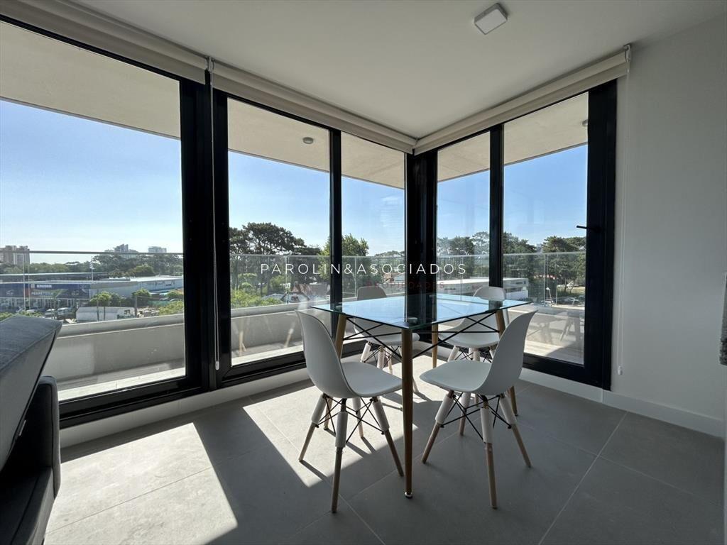 VENTA DE APARTAMENTO DE 2 DORMITORIOS Y 2 BAÑOS