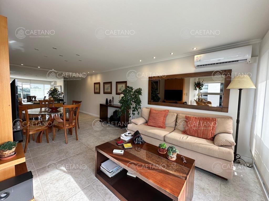 Apartamento de 2 dormitorios y medio en Playa ,